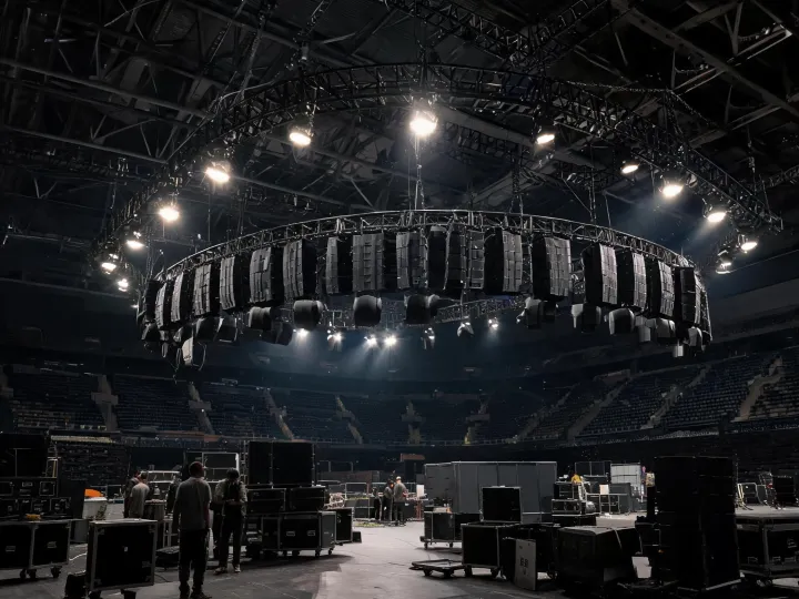 Touring arena line array